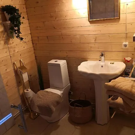 Optimierter 25qm Holz Mit Neuem Massivholzbett, Garten Mit Grillmoeglichkeit, Parkplatz, Radler Willkommen!