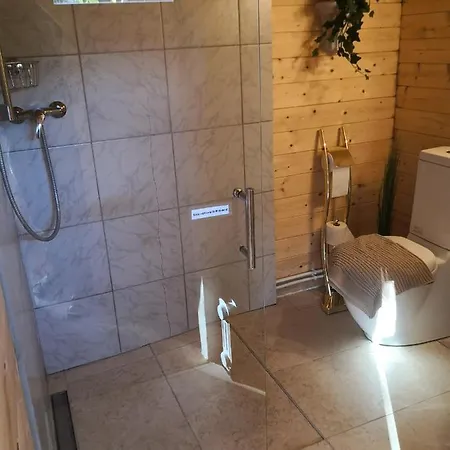 Optimierter 25qm Holz Mit Neuem Massivholzbett, Garten Mit Grillmoeglichkeit, Parkplatz, Radler Willkommen! *